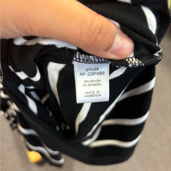 Zenana Ladies Small Black White Striped Romper - Picture 7 of 8